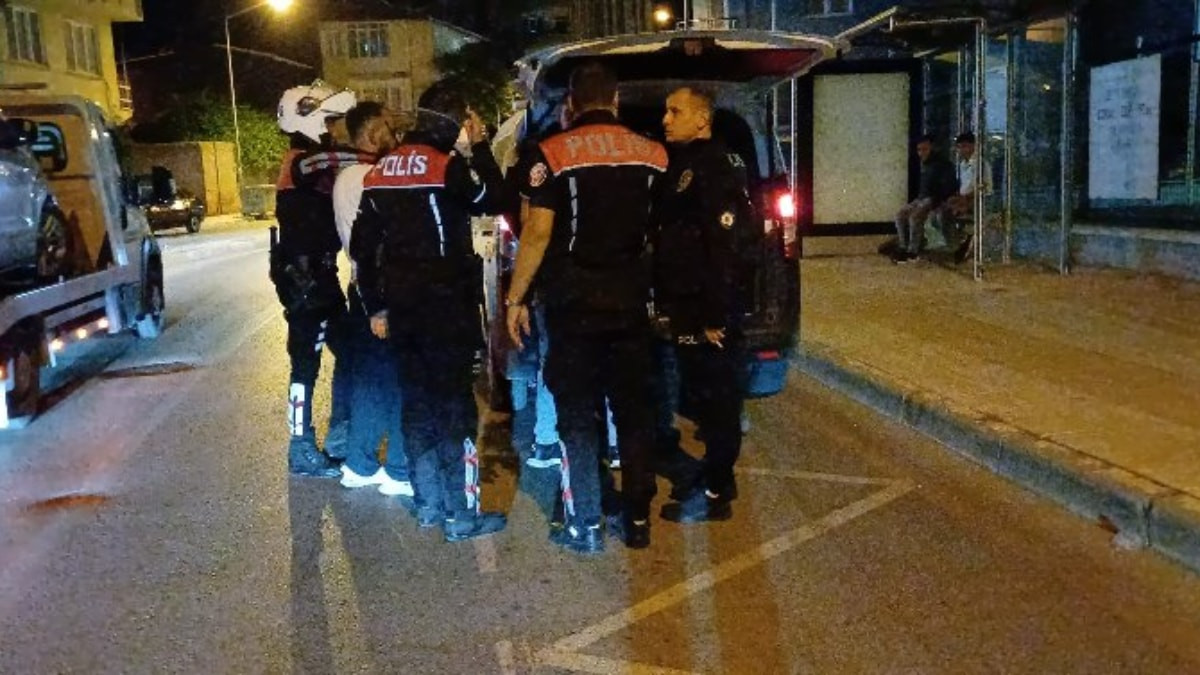 Çorum'da ehliyetsiz sürücünün aracında yüzlerce uyuşturucu hap ele geçirildi