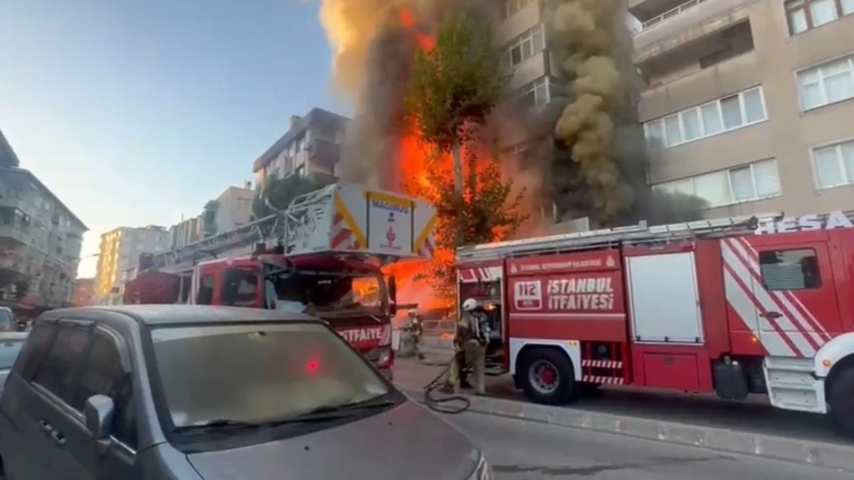 İstanbul'da alev alev yanan market kullanılamaz hale geldi