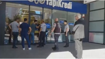 İstanbul'da iki grup arasındaki bıçaklı kavga anları kamerada
