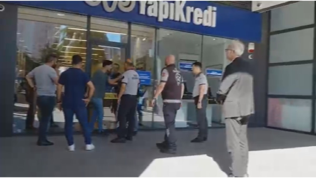İstanbul'da iki grup arasındaki bıçaklı kavga anları kamerada