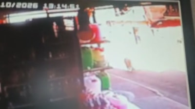 İstanbul'da kiracı dehşeti: Can havliyle kaçtığı anlar kamerada