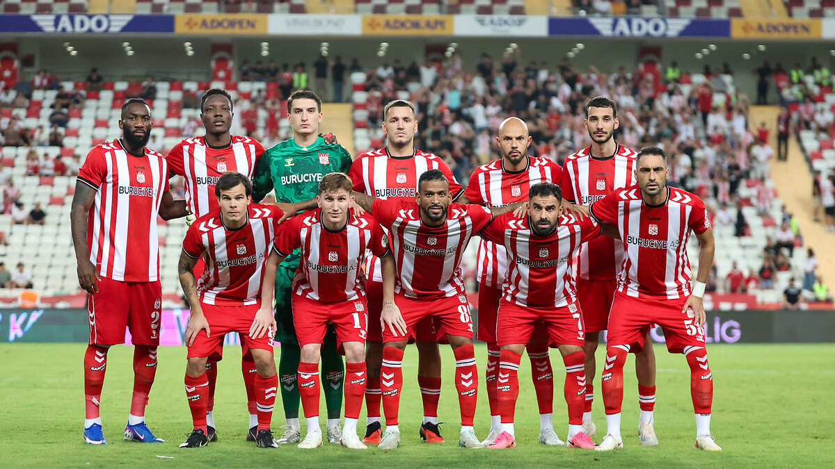Sivasspor'da 1 maçta 2 futbolcuda 2 kırık