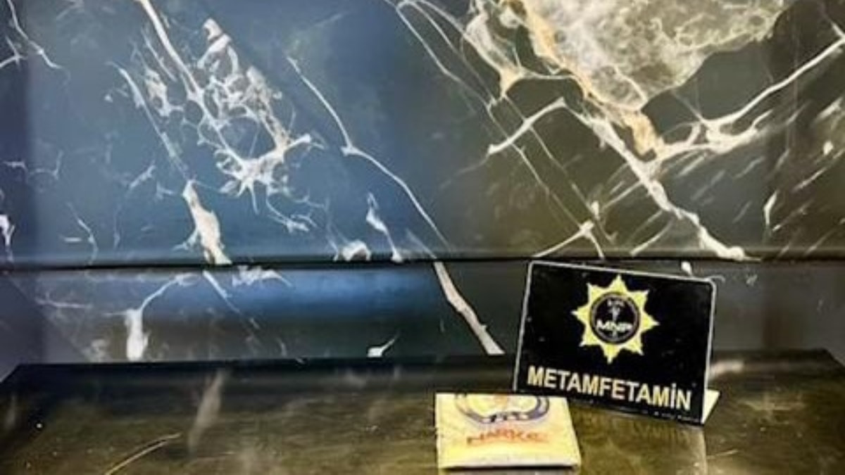 Muş’ta 102 gram metamfetaminin çıktığı araçta 2 şüpheli tutuklandı