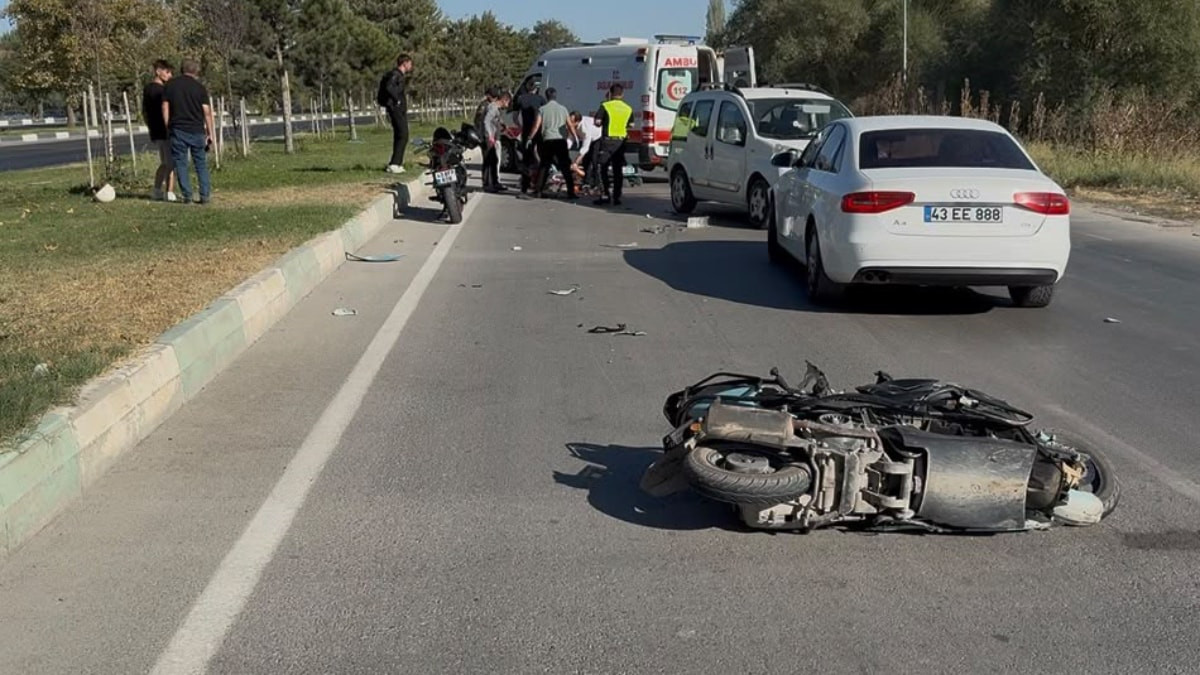Kütahya'da hafif ticari araç ile motosiklet çarpıştı: 1 ölü