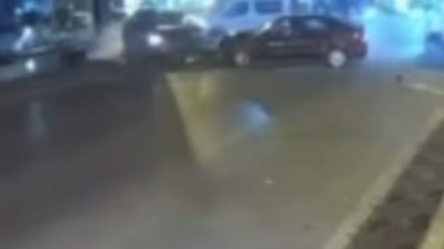 Bursa'da kontrolden çıkan otomobil karşı şeride geçti: 2 yaralı