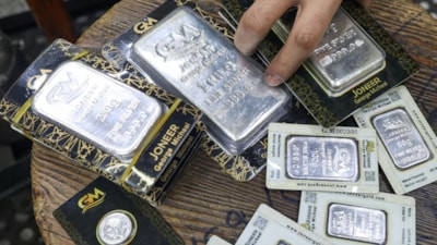 Gümüşte büyük dalgalanma: Rekorun ardından yüzde 47 düştü