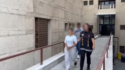 Bursa'da 29 yıl hapisle aranan kadın, kurye kılığındaki polise kapıyı açınca yakalandı