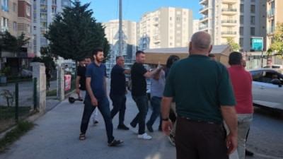 İstanbul'da asansörde kalan çocukları kurtarmak isteyen görevli hayatını kaybetti