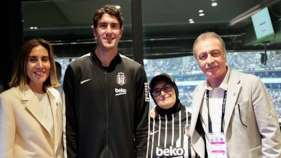 Tribündeki sevinciyle gündem olmuştu: Beşiktaşlı Teyze, Vlahovic'le buluştu!