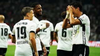 Hyeon-Gyu Oh, Leandro Trossard'ın gol sevincini yapmaya çalıştı
