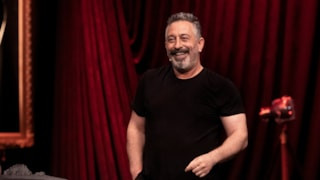 Cem Yılmaz'ın son hali endişelendirdi! Bastonla görüntülendi