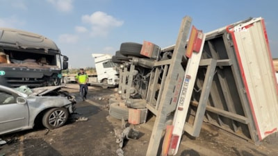 Mersin'de şerit değiştiren tır dehşet saçtı: 1 kişi hayatını kaybetti