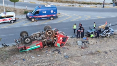 Afyonkarahisar'da yangından dönen arazöz ile otomobil çarpıştı: 1 ölü, 5 yaralı