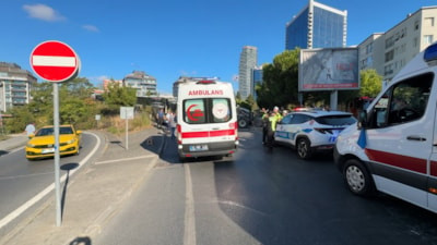 İstanbul'da İETT otobüsü iş makinesine çarptı