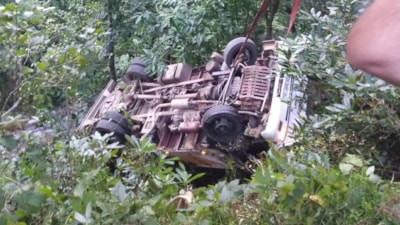 Artvin'de şarampole yuvarlanan kamyonetin sürücüsü hayatını kaybetti