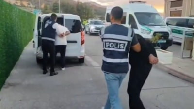 Konya'da 'polis ve savcıyız' diyerek kandırdılar: Altınlarla kaçarken yakalandılar