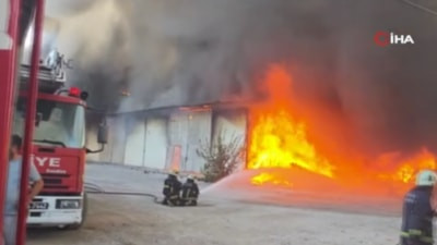 Antalya’da ev ve depo yangını