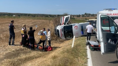 Kırklareli'de ambulans ile iki otomobil kaza yaptı: 5 kişi yaralandı