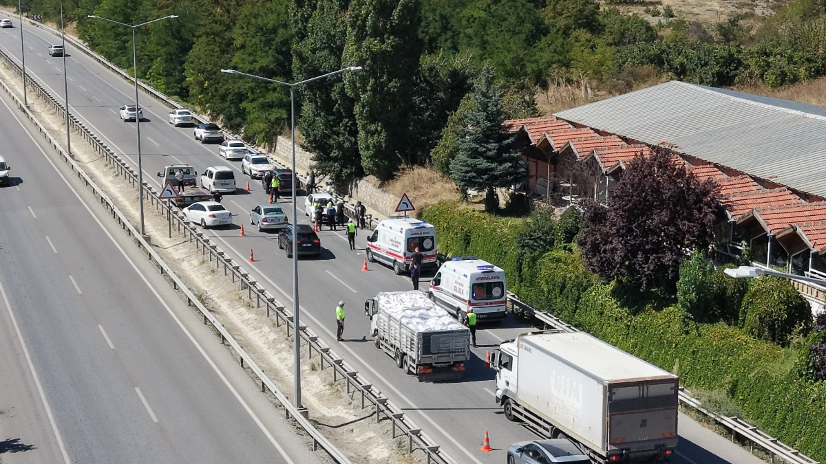 Çorum'da 3 araçlı zincirleme kaza: 5 yaralı