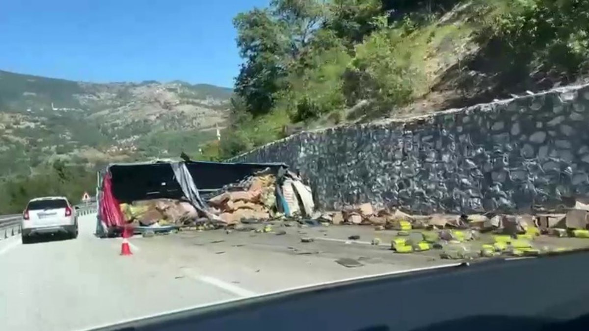 Zonguldak'ta istinat duvarına çarpan araçta bir kişi hayatını kaybetti
