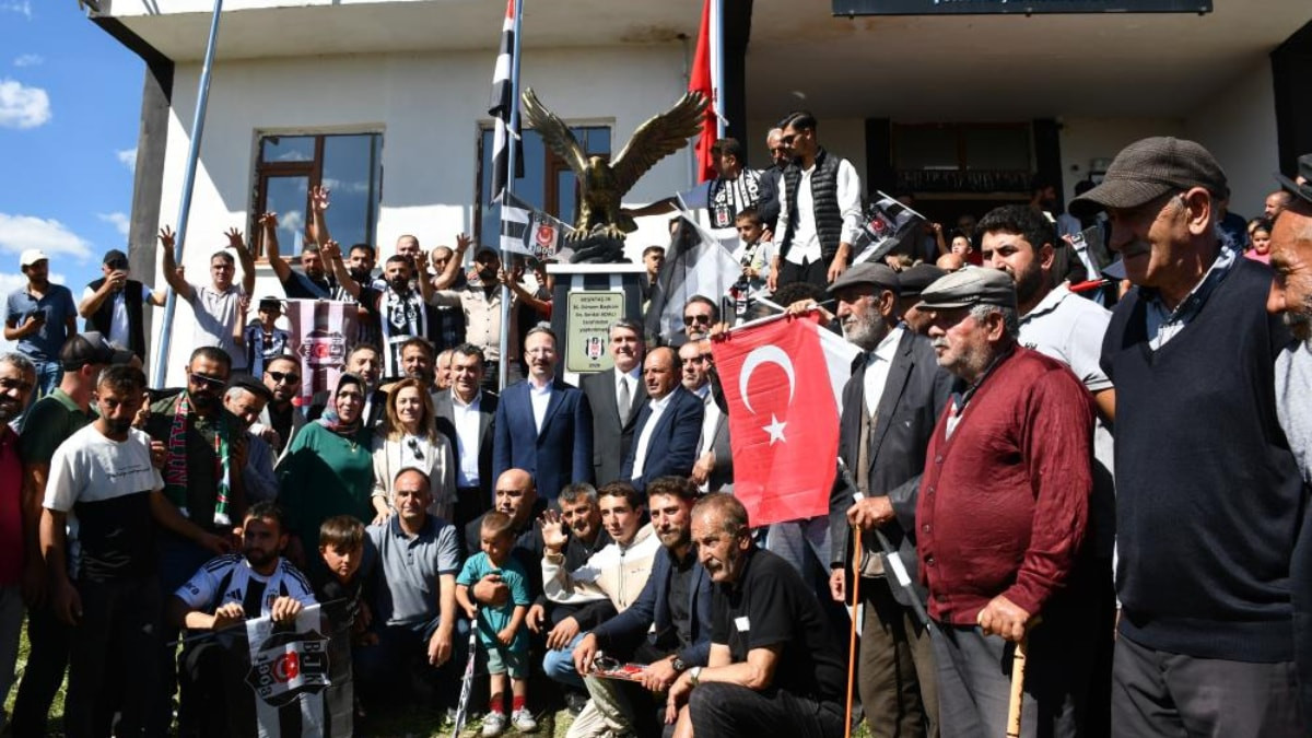 Beşiktaş Köyü'nde yapılan kartal heykeli, Serdal Adalı'nın katıldığı törenle açıldı