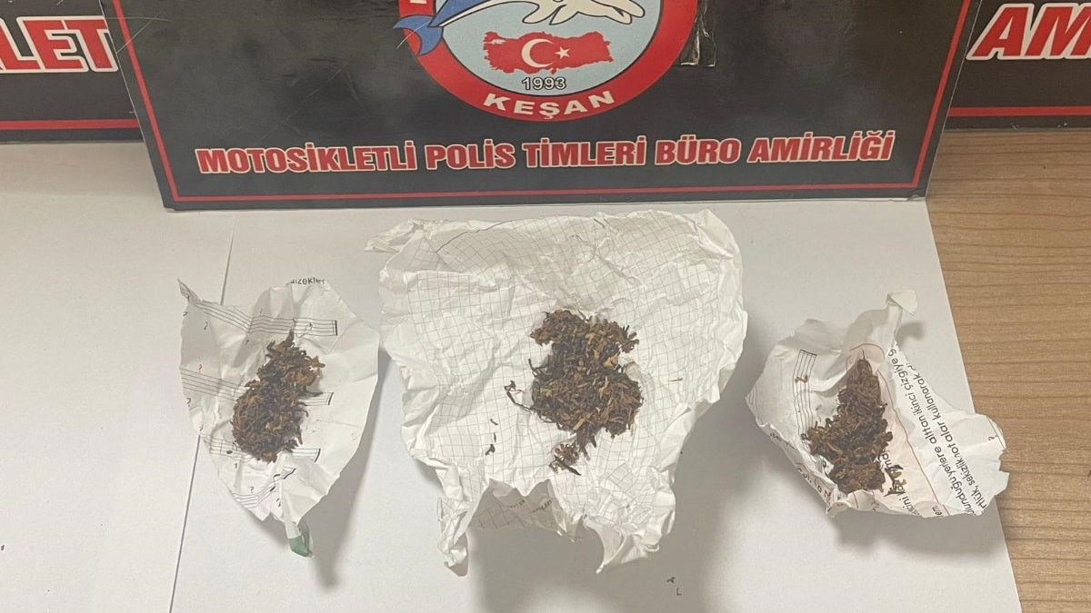 Edirne'de polisin durdurduğu 2 şüphelide uyuşturucu ele geçirildi