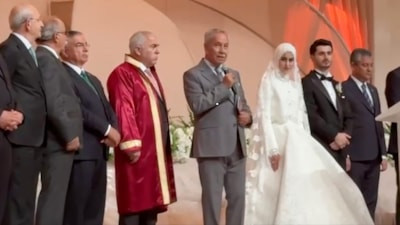 Bülent Arınç’tan Davutoğlu'nun düğününde Melih Gökçek’e tepki