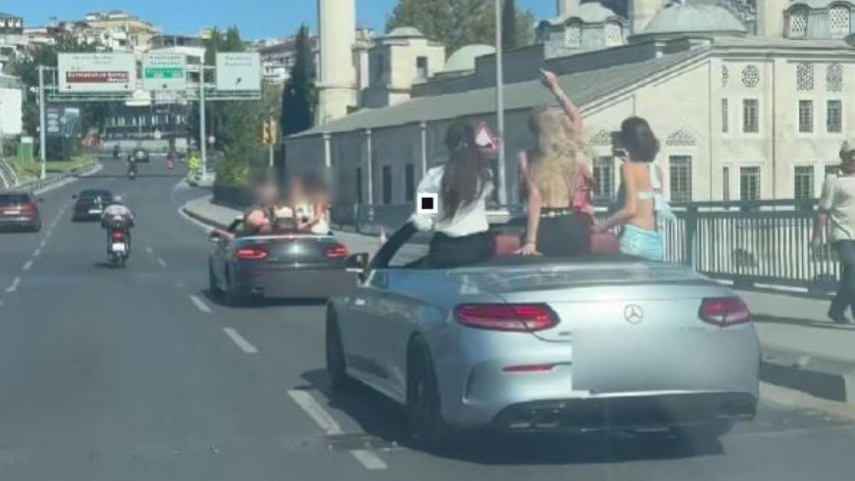 İstanbul’da seyir halindeki araçta twerk yapan kadın kamerada