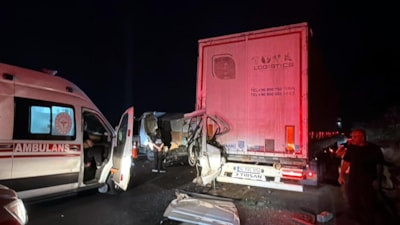 Tekirdağ'da tıra minibüs çarptı: 1 ölü 1 ağır yaralı