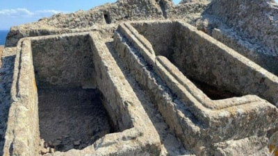Kayaya oyulmuş 2 bin 400 yıllık mezar çıktı: Kapağını Bizanslılar çalmış