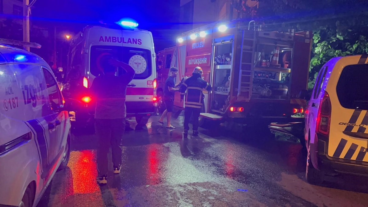 Kocaeli'de çardakta çıkan yangın 3 katlı binaya sirayet etti: 1 kişi yaralandı