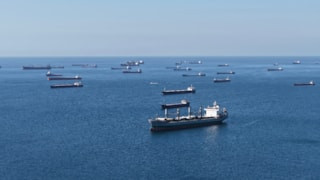 Karadeniz'e geçemeyen gemiler İstanbul açıklarında yoğunluk oluşturdu