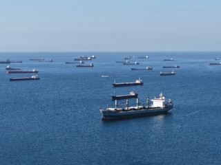 Karadeniz'e geçemeyen gemiler İstanbul açıklarında yoğunluk oluşturdu