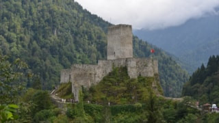 Karadeniz'in zirveleri, yeni evlilerin balayı rotasına girdi
