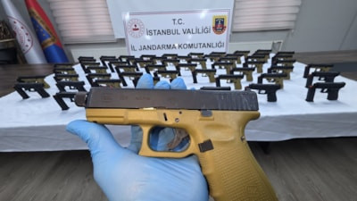 İstanbul'da taksinin bagajı cephaneliği aratmadı: 108 tabanca çıktı