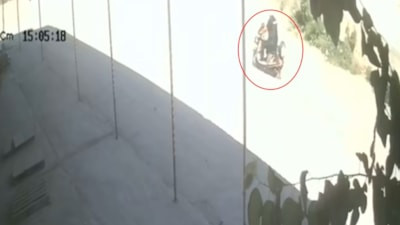 Bursa'da iki motosiklet kavşakta çarpıştı: 1'i ağır 2 yaralı