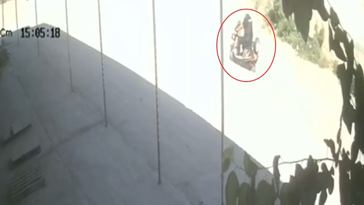 Bursa'da iki motosiklet kavşakta çarpıştı: 1'i ağır 2 yaralı