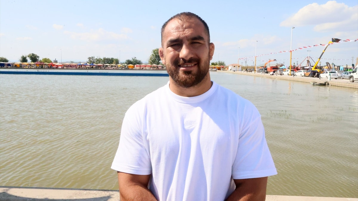 Kula Yağlı Pehlivan Güreşleri'nin başpehlivanı Feyzullah Aktürk oldu