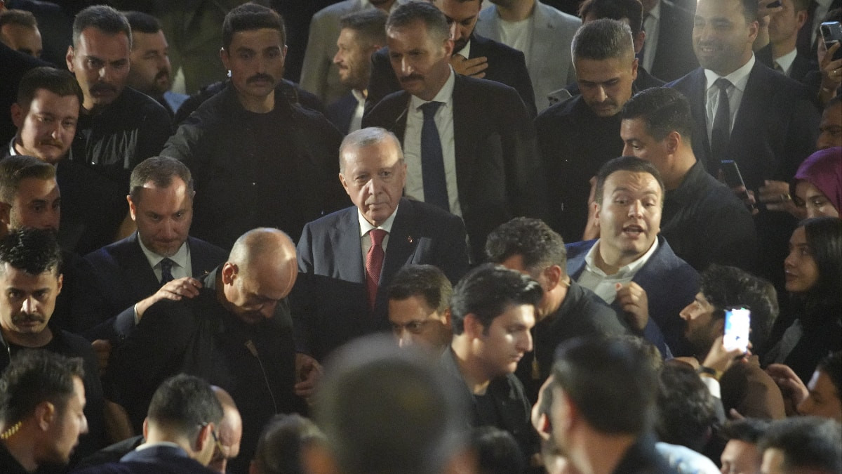 Cumhurbaşkanı Erdoğan, Samsun'dan vatandaşların ilgisi altında ayrıldı