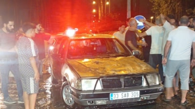 Mersin’de seyir halindeki otomobil alevlere teslim oldu