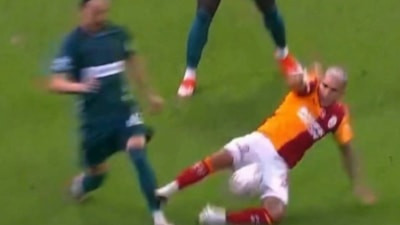 Galatasaray-Kocaelispor maçında tartışma yaratan pozisyon: Kırmızı kart beklendi!