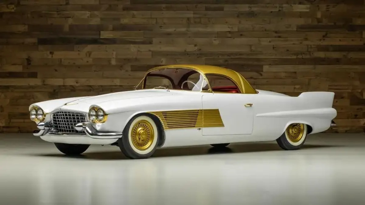Altın kaplamalı 1953 Cadillac rekor fiyata satıldı