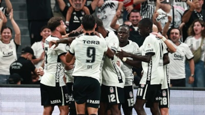 Beşiktaş Fransa'da manşetlerde: Leandro Trossard ve Dusan Vlahovic endişesi!