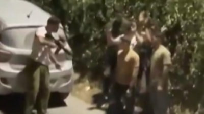 Batı Şeria'da silahlı İsrailli, 5 Filistinli çocuğu tehdit ederek alıkoydu