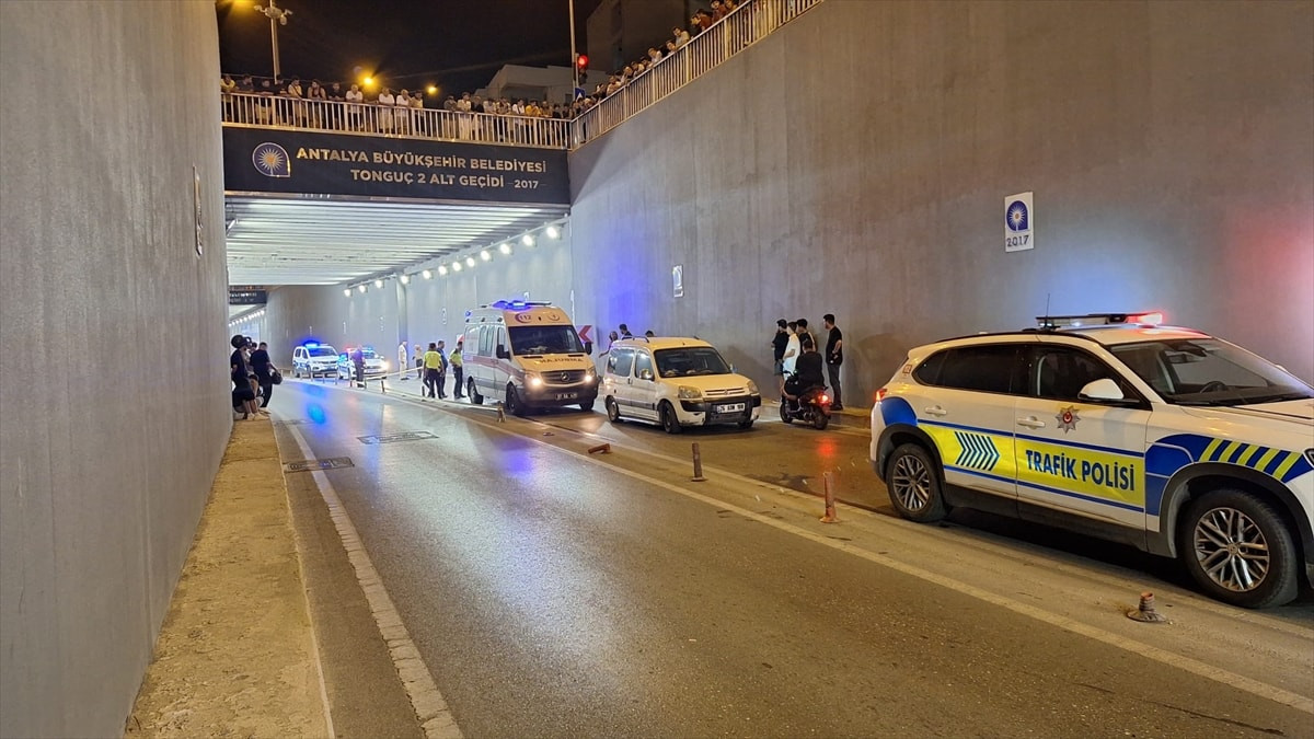 Antalya'da feci kaza: Motosikletli hayatını kaybetti