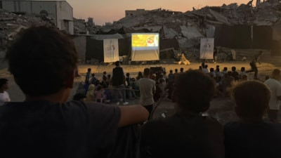 Gazze’de yıkımın ortasında çocuklar için gezen sinema