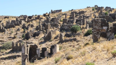 İzmir'de Yunanistan ile mübadele sonrası boş kaldı: Sazak köyünden geriye kalıntılar kaldı