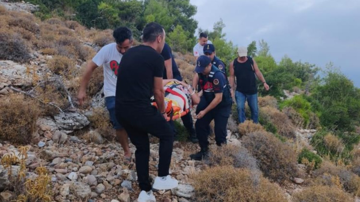 Antalya’da doğa yürüyüşünde yaralanan Hollandalı turist kurtarıldı