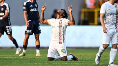 Gift Orban, Victor Osimhen'i yakaladı