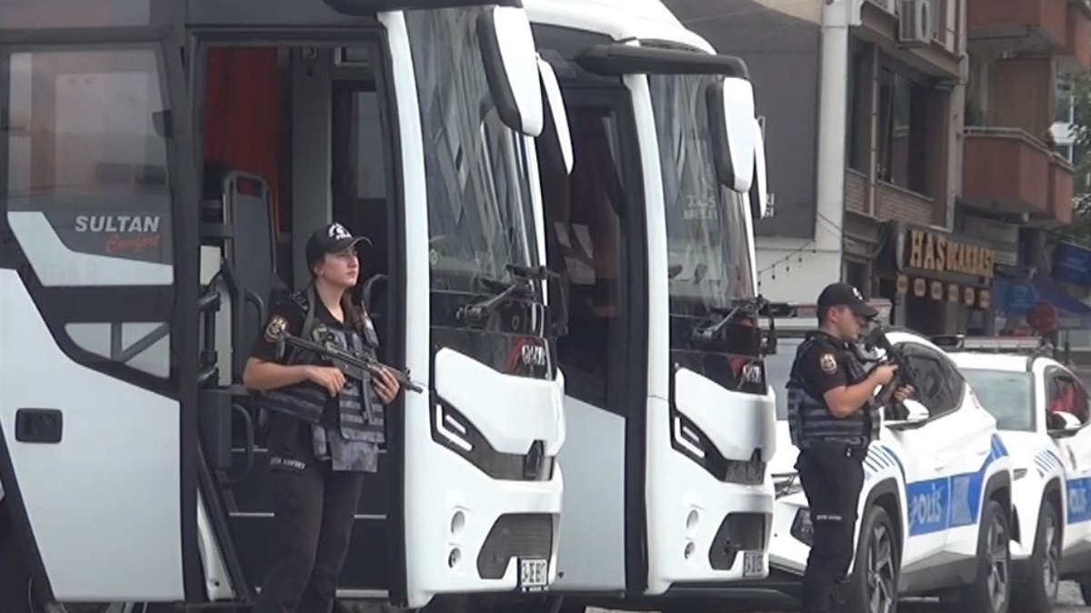Silivri'de batan gemideki mürettebat aranıyor